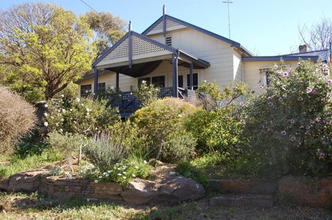Quaint Cottage Nestled Amongst The Trees - New Castle Holiday 0