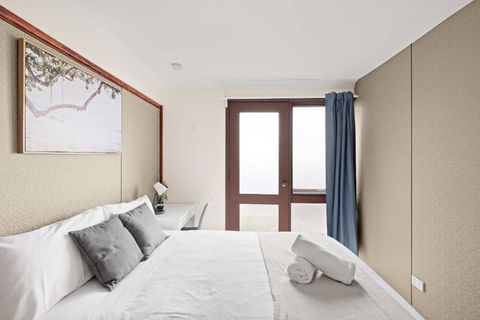 Quaint Double Room - Private Spot At Milperra - Shared Bathroom - New Castle Holiday 2