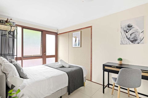 Quaint Double Room - Private Spot At Milperra - Shared Bathroom - New Castle Holiday 3
