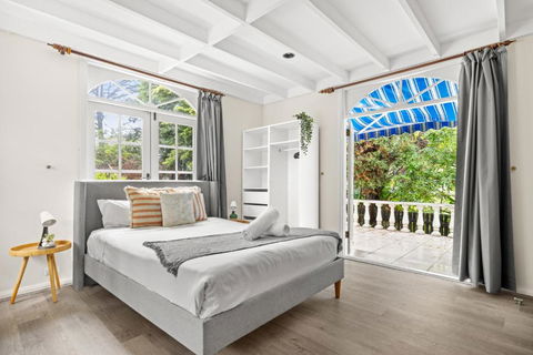 Quaint Queen Room - Convenient Location In Lindfield - Shared Bathroom - New Castle Holiday 0