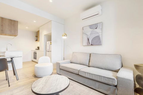 Quaint Stylish Hideout In Trendy South Melbourne - New Castle Holiday 2
