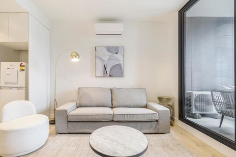Quaint Stylish Hideout In Trendy South Melbourne - New Castle Holiday 1