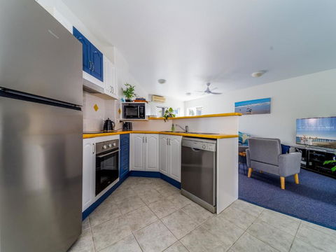 Quality Esplanade Apartment - New Castle Holiday 2