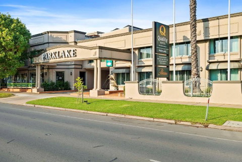 Quality Hotel Parklake Shepparton - New Castle Holiday 1
