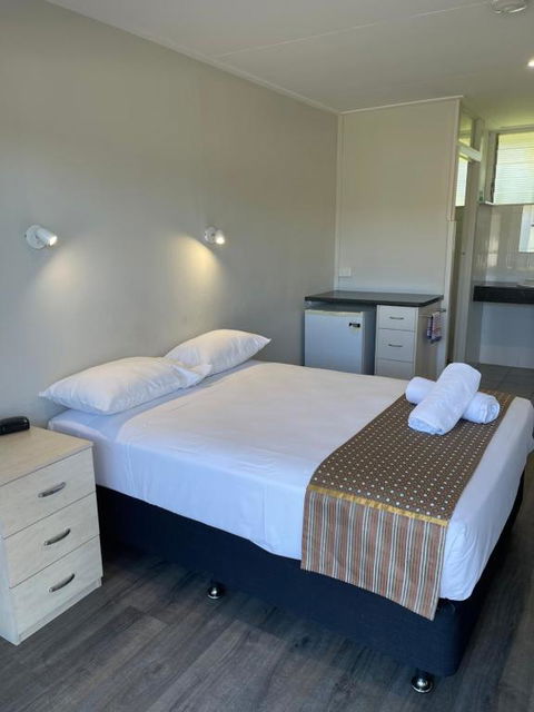 Queens Beach Hotel - New Castle Holiday 3