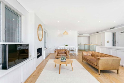 Queenscliff Penthouse - Beachfront - New Castle Holiday 2