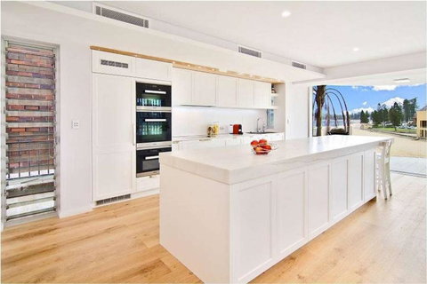 Queenscliff Penthouse - Beachfront - New Castle Holiday 1