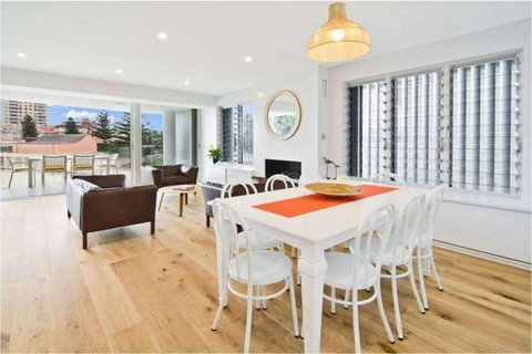 Queenscliff Penthouse - Beachfront - New Castle Holiday 3