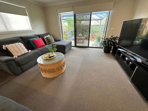 Quiet Comfort For Relaxing Stays - New Castle Holiday 1
