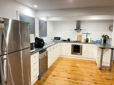 Quiet, Cozy And Calm 3 Bedroom House. - New Castle Holiday 2