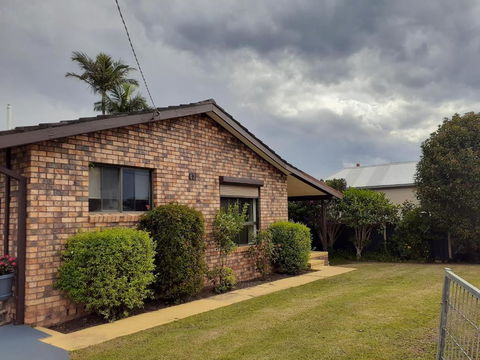 QUIET PROPERTY BY THE RIVER - New Castle Holiday 0