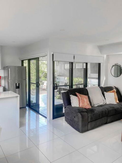 Quite 2B2B Family Home W Free Parking, BBQ - New Castle Holiday 1