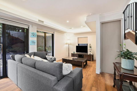 Ra Wonga - Queenscliff Beach House - New Castle Holiday 2