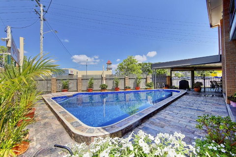 Raintree Motel - New Castle Holiday 1