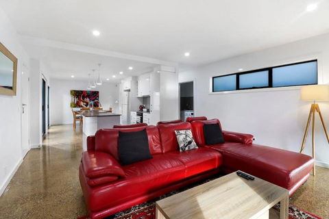 Raven West House I Corporate Or Holiday - New Castle Holiday 2