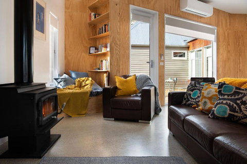 Readers Rest - New Castle Holiday 1