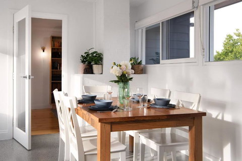 Readers Rest - New Castle Holiday 3