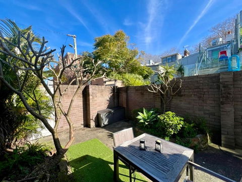 Rear Garden Suite - New Castle Holiday 0