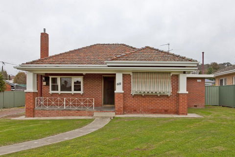 Red Brick Beauty - Central Cottage - New Castle Holiday 0