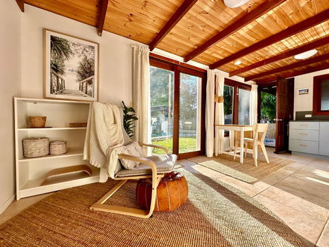 Private Access Retreat 1 Queen Bedroom W Stunning Pool And Ocean Views - New Castle Holiday 0