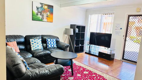 Quiet Family Townhouse In Wollongong CBD - New Castle Holiday 1