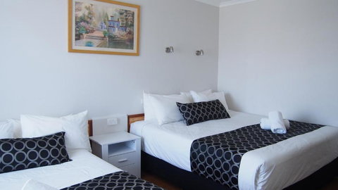 Queanbeyan Motel - New Castle Holiday 1
