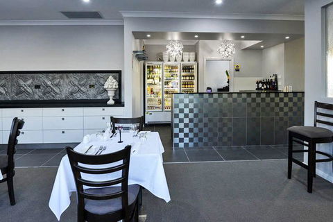 Astro Dish Motor Inn - New Castle Holiday 3