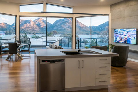 At The Bay - New Castle Holiday 0