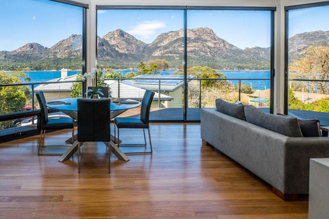 At The Bay - New Castle Holiday 2