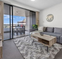 AU1 - Long Stay w Balcony RiverViews Fast WiFi - New Castle Holiday