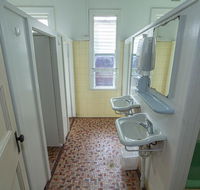 Australian Hotel - New Castle Holiday
