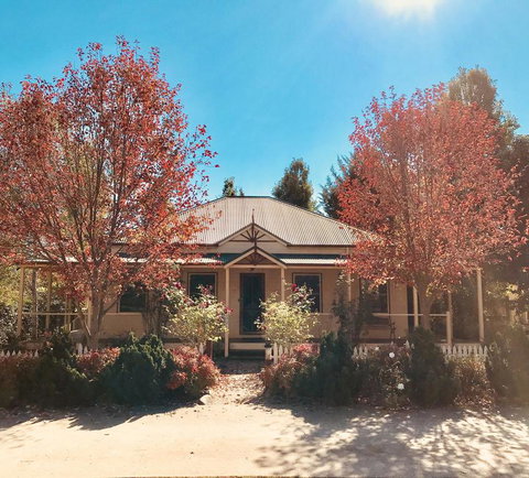 Autumn Beauty - Cottage 3 - New Castle Holiday 1