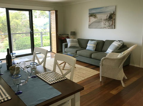 Avalon Seashells 2 Bedroom Apartment With Pool - New Castle Holiday 2