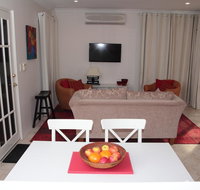 Azalea Villa - Close to the City of Perth - New Castle Holiday