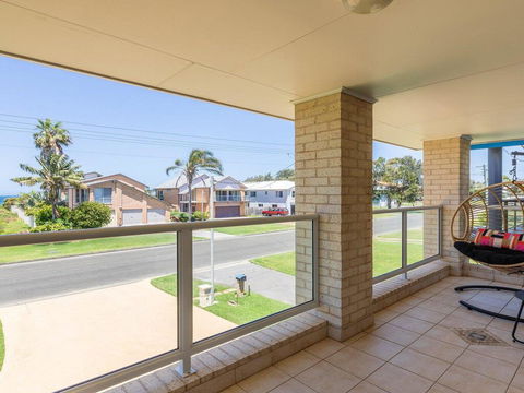 Azure Waters - Perfectly Positioned With Ocean Views - New Castle Holiday 3