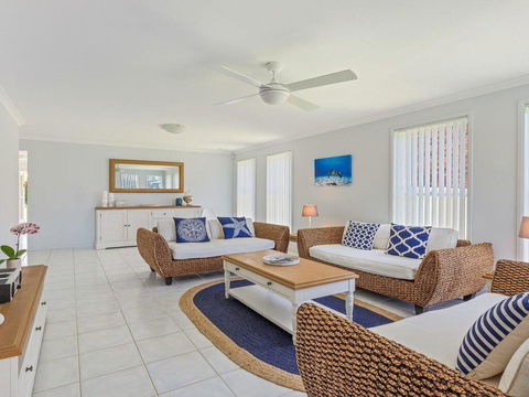 Azure Waters - Perfectly Positioned With Ocean Views - New Castle Holiday 0