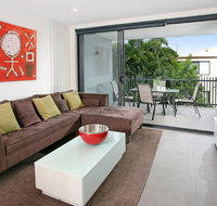 Back of the Block Bulimba - Executive 3BR Bulimba apartment with leafy outlook - New Castle Holiday