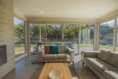 Baileys Beach House - New Castle Holiday 3