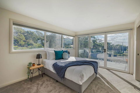Baileys Beach House - New Castle Holiday 1