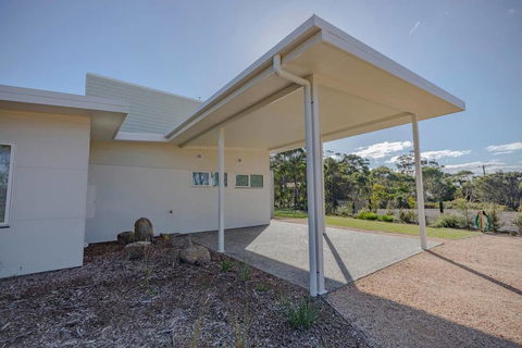 Baileys Beach House - New Castle Holiday 2