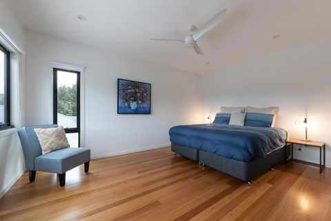 Balcony To Bogong - Modern House Ten Minute Stroll To Town - New Castle Holiday 3