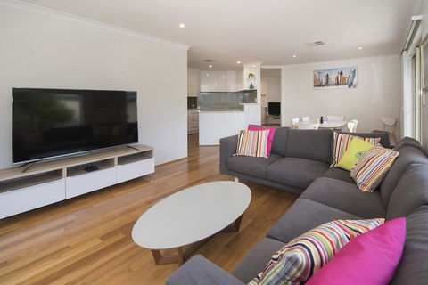 Barefoot Bungalow - New Castle Holiday 1