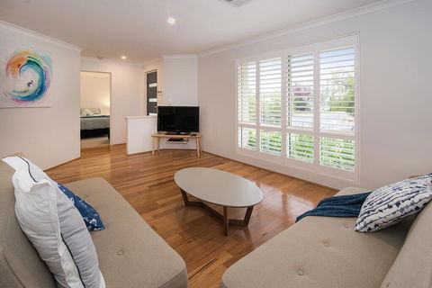 Barefoot Bungalow - New Castle Holiday 2