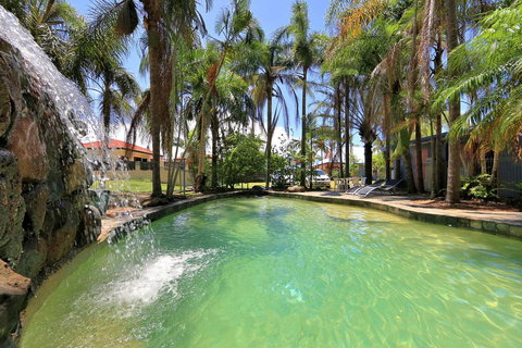 Bargara Gardens Boutique Villas - New Castle Holiday 1