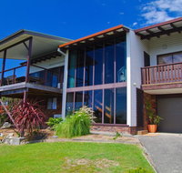 Barrels Beach House 28 Dulconghi Street - New Castle Holiday
