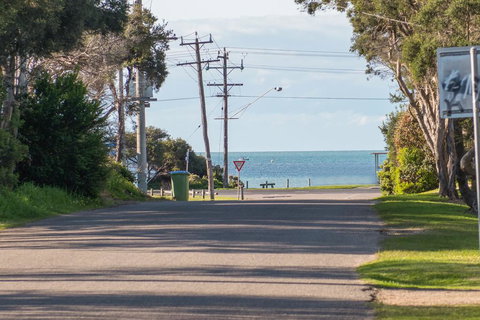 Bay Beach Beauty - New Castle Holiday 0