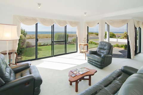 Bayside Beauty - New Castle Holiday 3