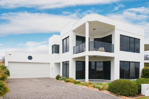 Bayside Beauty - New Castle Holiday 1