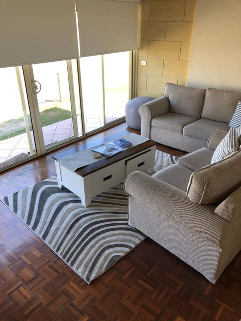 Bayview No 1 - Next To The Beach! - New Castle Holiday 0