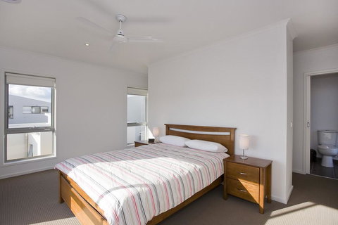 Beach & Golf Stays, Australia - New Castle Holiday 3